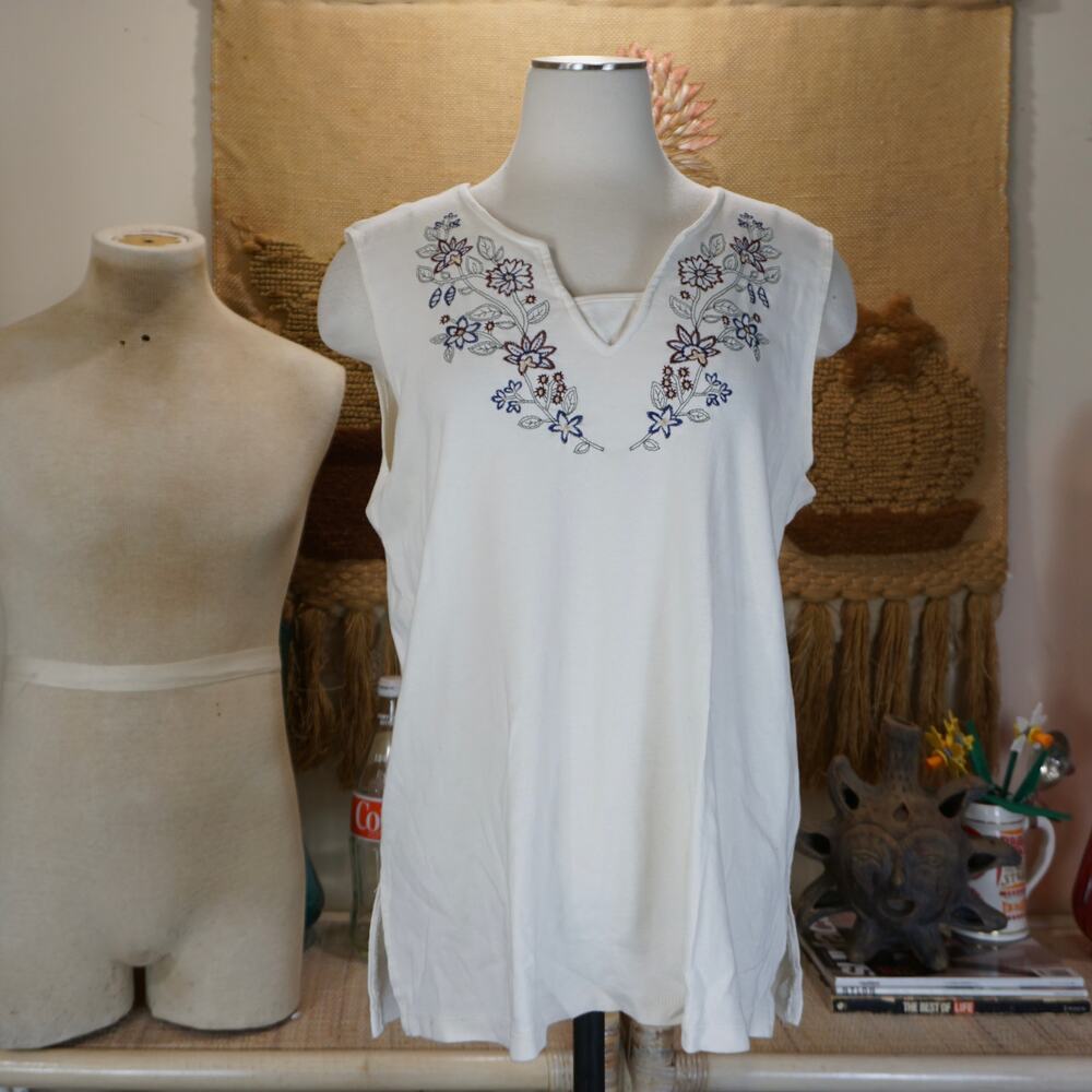 Y2k White Stag floral embroidered tank top v neck